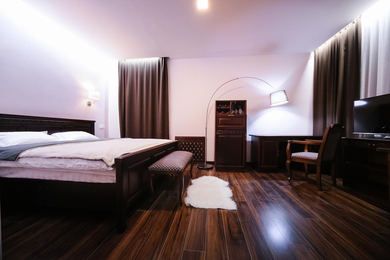 Dvin Hotel Pavlodar Exterior photo